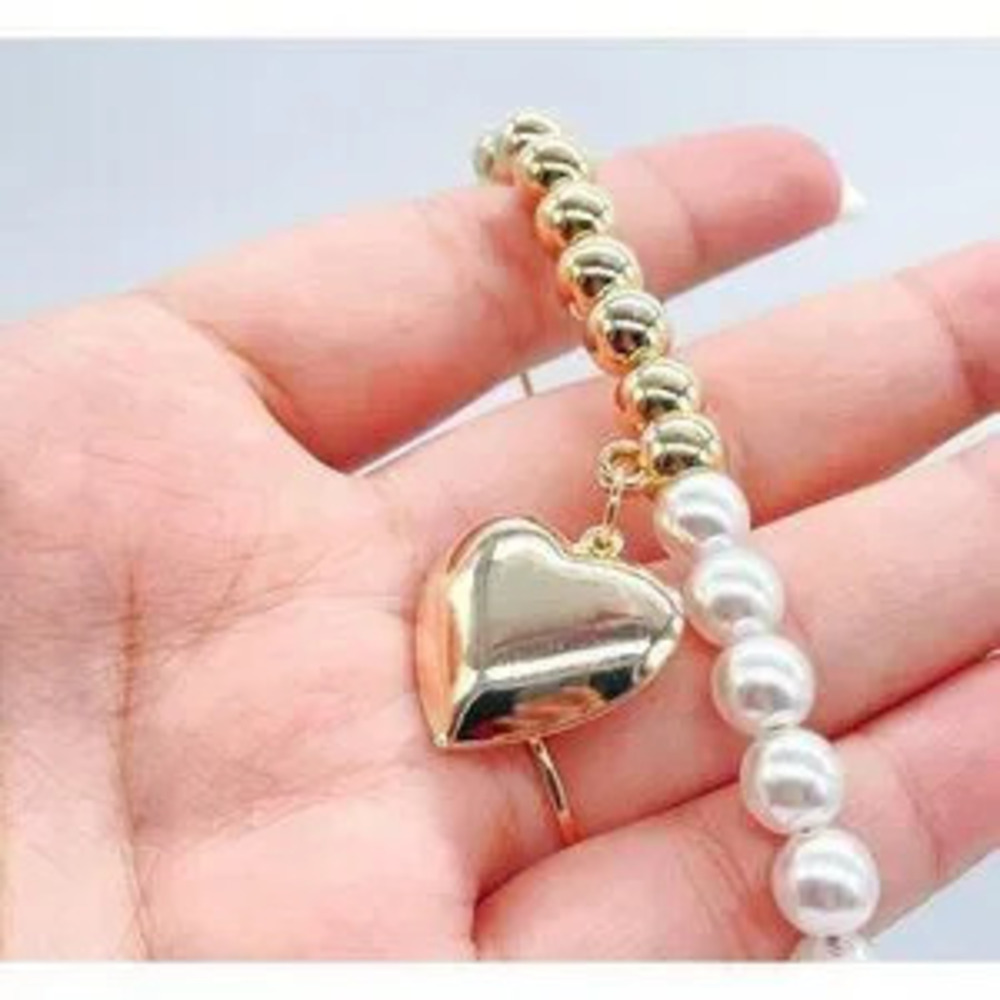 Half Gold and Half Pearls? Spheres With Golden Heart Charm Bracelet